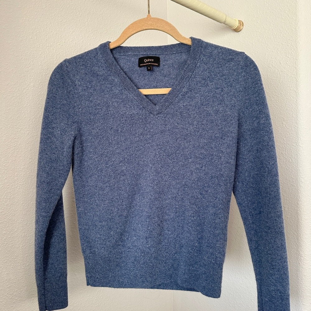 Quince %100 cashmere Blue V-Neck Sweater
